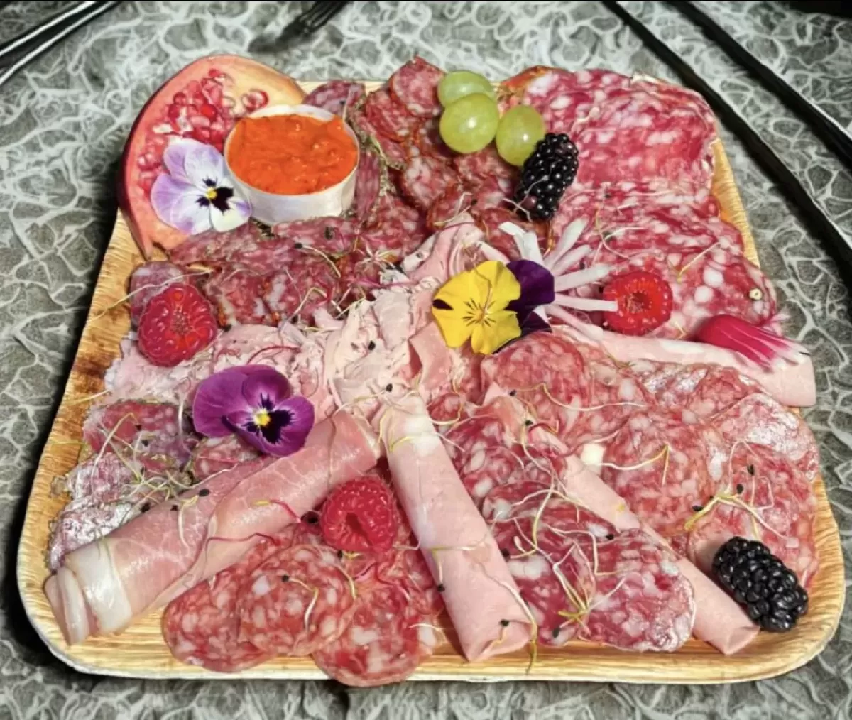 NOS PLANCHES APÉRITIVES - La planche de charcuterie NOS PLANCHES APÉRITIVES - La planche de charcuterie